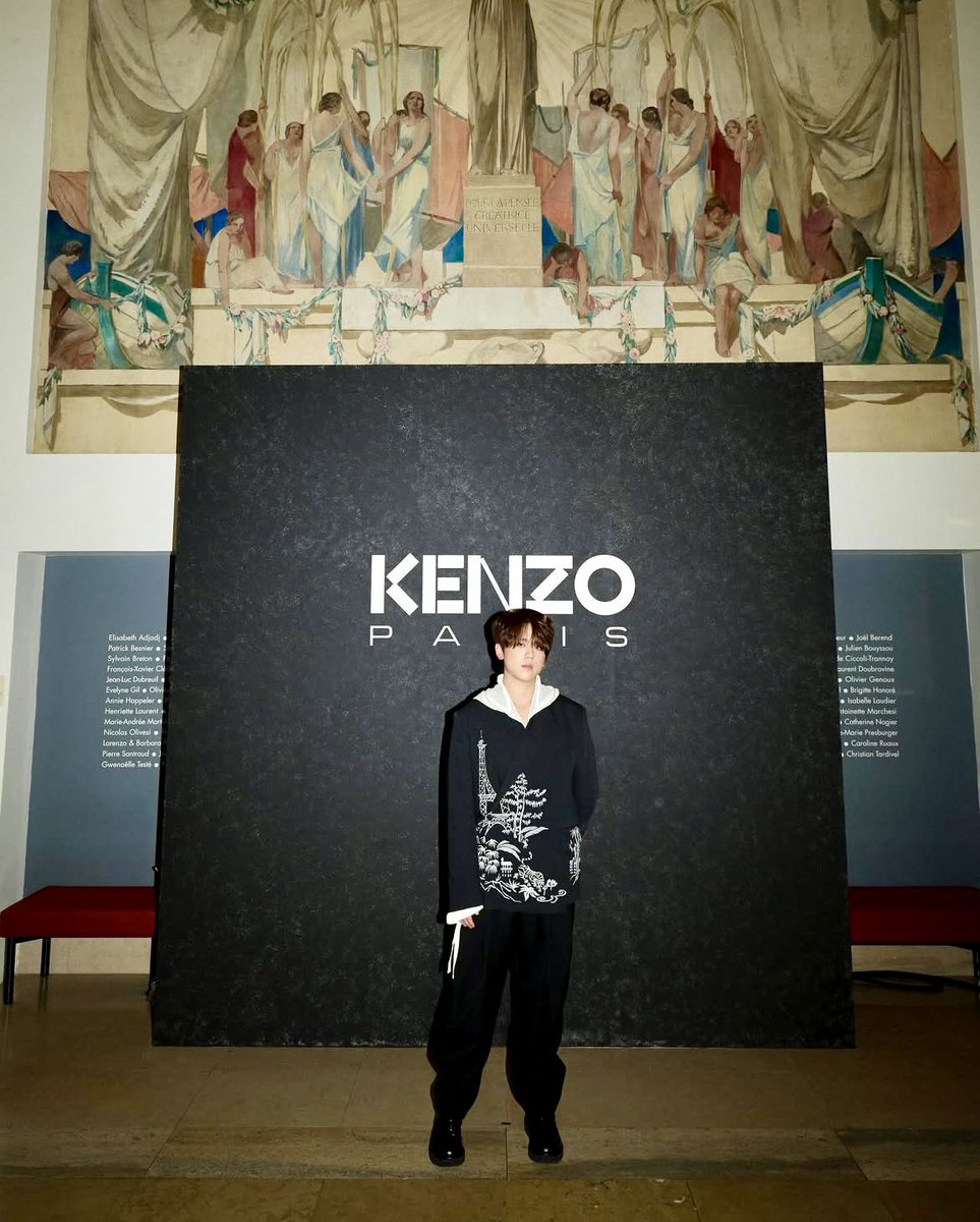 keungto_col's tweet photo. @kenzo @nigoldeneye Keung To in 'KENZO PARIS JUNGLE' EMBROIDERED TAILORED KIMONO JACKET is charismatic 🫶🏻

Thanks for inviting him again🙏

#KENZOFW25 #KENZONIGO 
#ParisFashionWeek 
#姜濤 #ギョン・トウ #KeungTo https://t.co/PGUxWZCE7L