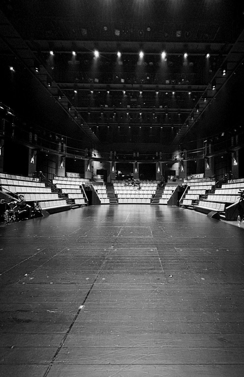 Uta_Shakespeare's tweet photo. #Utagekiシェイクスピア 
#リチャード二世

本日千穐楽を迎えます‼️

SNSでの皆様のあたたかいお言葉に
胸がいっぱいです!!!!感謝申し上げます。
たくさんの力をいただいております🙇‍♀️

千穐楽《14:00開演》
当日券のご用意もございます。

皆様のご来場心よりお待ちしております👑 https://t.co/EsK16JOZcH