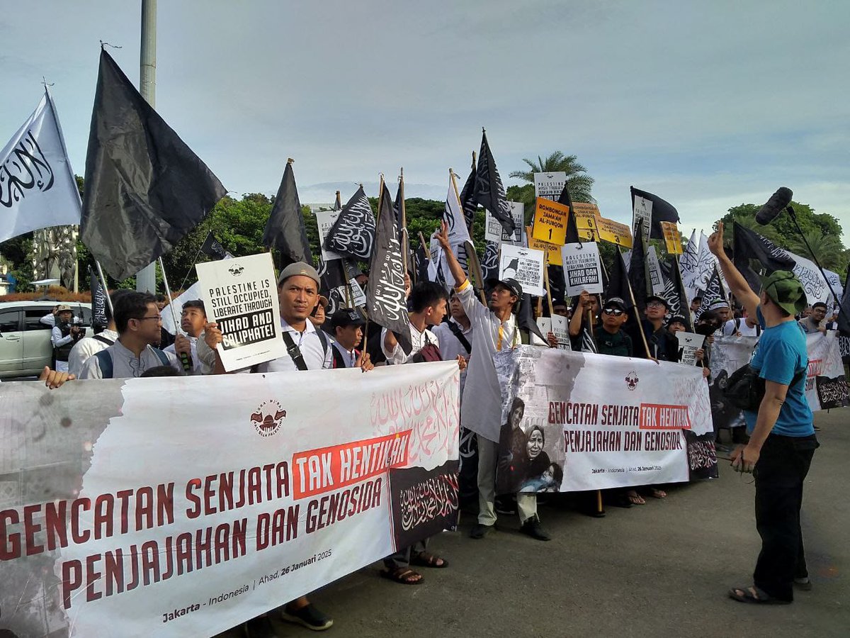 GustiOrrin's tweet photo. Gencatan senjata belumlah menghilangkan akar masalah Palestina, yaitu aneksasi dan penjajahan Zionis terhadapnya.

Masih perlu solusi tuntas...

#AynalMuslimun
#WeNeedKhilafah
#SaveP4lest1ne https://t.co/nRmQtxrZcM