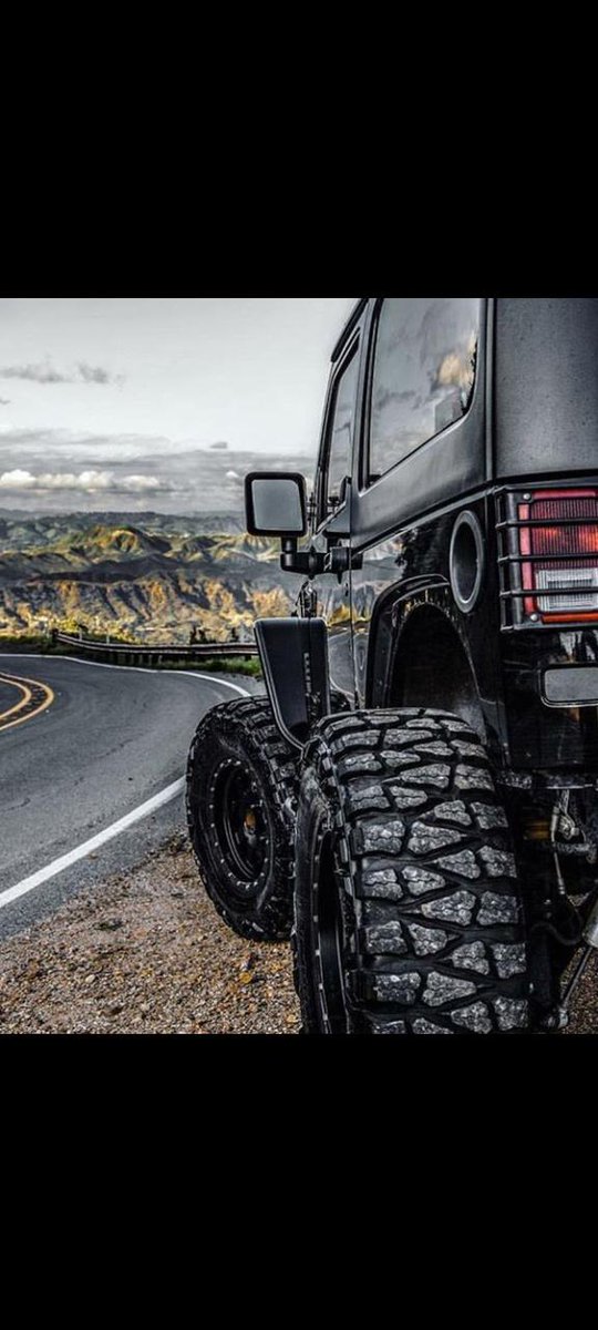 🎶 Oh, when you walk by every night
Talking sweet and looking fine
I get kinda hectic inside
Mmm, baby I'm so into you
Darling, if you only knew
All the things that flow through my mind 🎶

#MariahCarey
#SaturdayNight 
#JeepWrangler