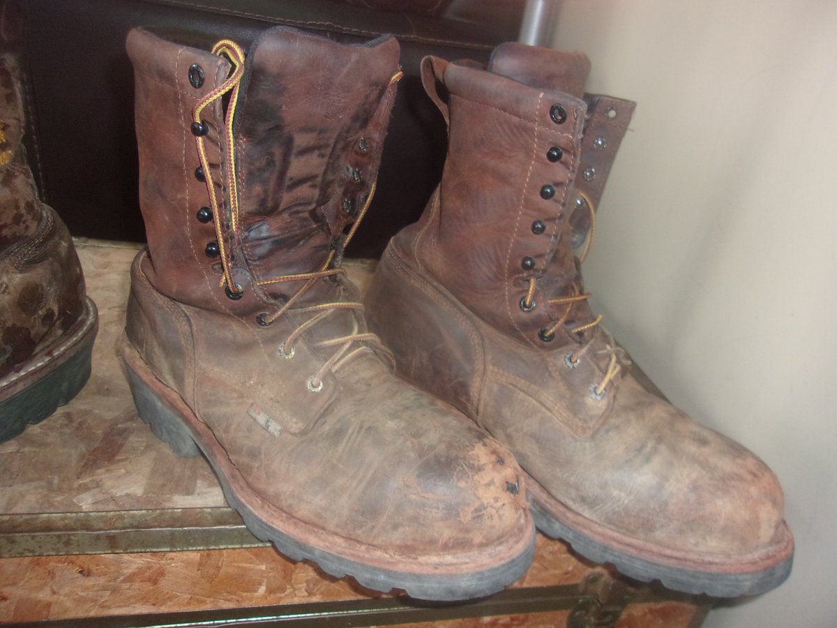 NutYourBoots's tweet photo. 4-Sale #LOGGERBOOTS #WORKBOOTS #MUDDYBOOTS #Boots #CHIPPEWABOOTS #fryeboots #workboots #cum #bootfetish #cowboy #redwingboots https://t.co/j7SE0fhN0F