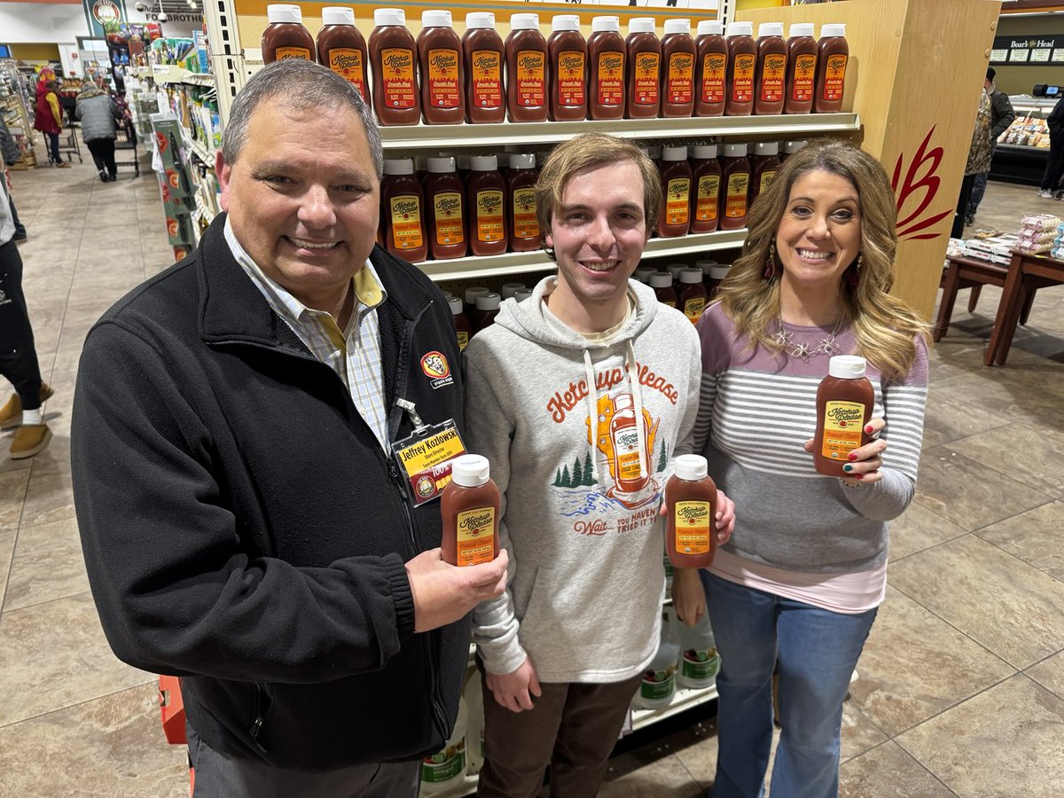 michelehana's tweet photo. Coming up on the CBS58 Sunday Morning Show meet this college senior, co-owner of a fast growing ketchup co, now on store shelves all across Wisconsin and beyond. Marketing geniuses and a great tasting product. Watch how it all began tomorrow at 7am #cbs58 #kpketchup #startups https://t.co/pv1od6AofH