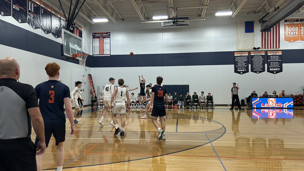 Coach T’s <a href="/StingSportsMN/">Spectrum Sting Athletics</a> boys basketball has a 44-29 lead over Legacy at halftime.  #LetsGoSting