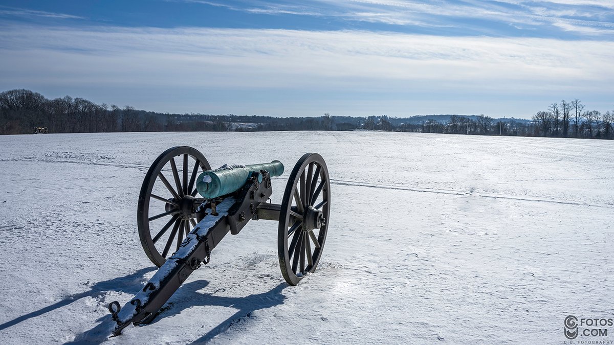 CUfotog's tweet photo. "Winter Warfare" Edgell Rickword 1921
"Colonel Cold strode up the Line
(tabs of rime and spurs of ice);
stiffened all that met his glare:
horses, men and lice.
Visited a forward post,
left them burning, ear to foot;
fingers stuck to biting steel,
toes to frozen boot."

[my photo] https://t.co/E6Y8UvqoWR