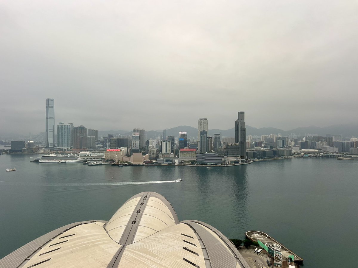 FormerlyWTC's tweet photo. A panorama of this morning’s 41st floor #ViewFromTheRoom on a very meh weather morning…
Disappointed in this morning’s weather but it was a great run the last few days. https://t.co/ShEBICWLst