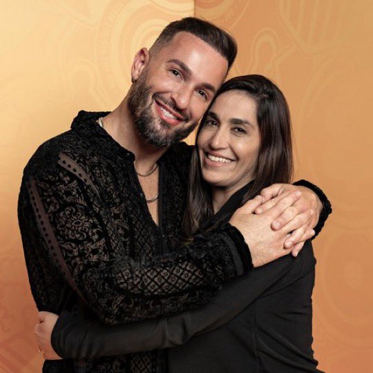rievhh's tweet photo. todos concordam que quem cair no paredão contra eles vai vazar né? sinto muito… #bbb25 https://t.co/SxNNi0jfeR