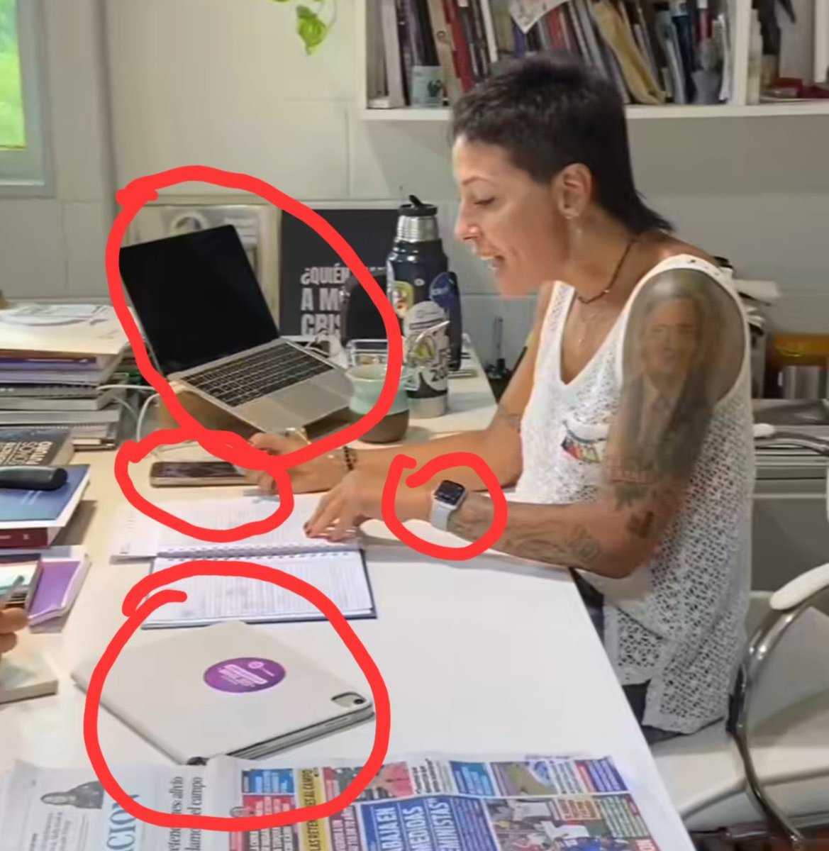 peladodelatv's tweet photo. Mayra Mendoza defiende 
a la industria nacional✌️

MacBook ✅️
iPhone✅️
Apple Watch✅️
iPad✅️ https://t.co/aGN1kpP2CY