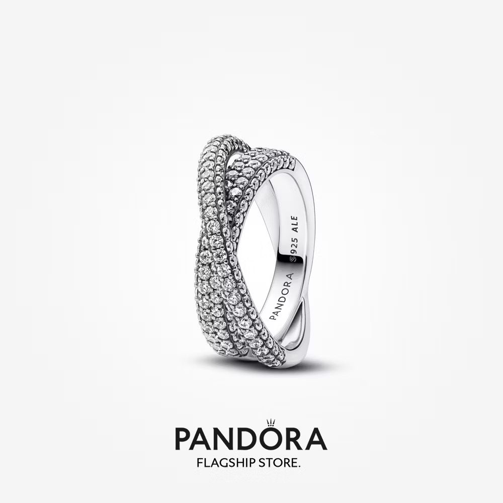 y4thiraaa's tweet photo. cantiknya🥹🤍 style sekarang cincin ber layer layer crossover macam ni kan? https://t.co/8dVIkfmRFq