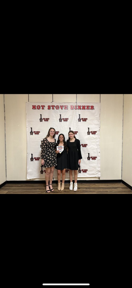 chloe phillips tweet media