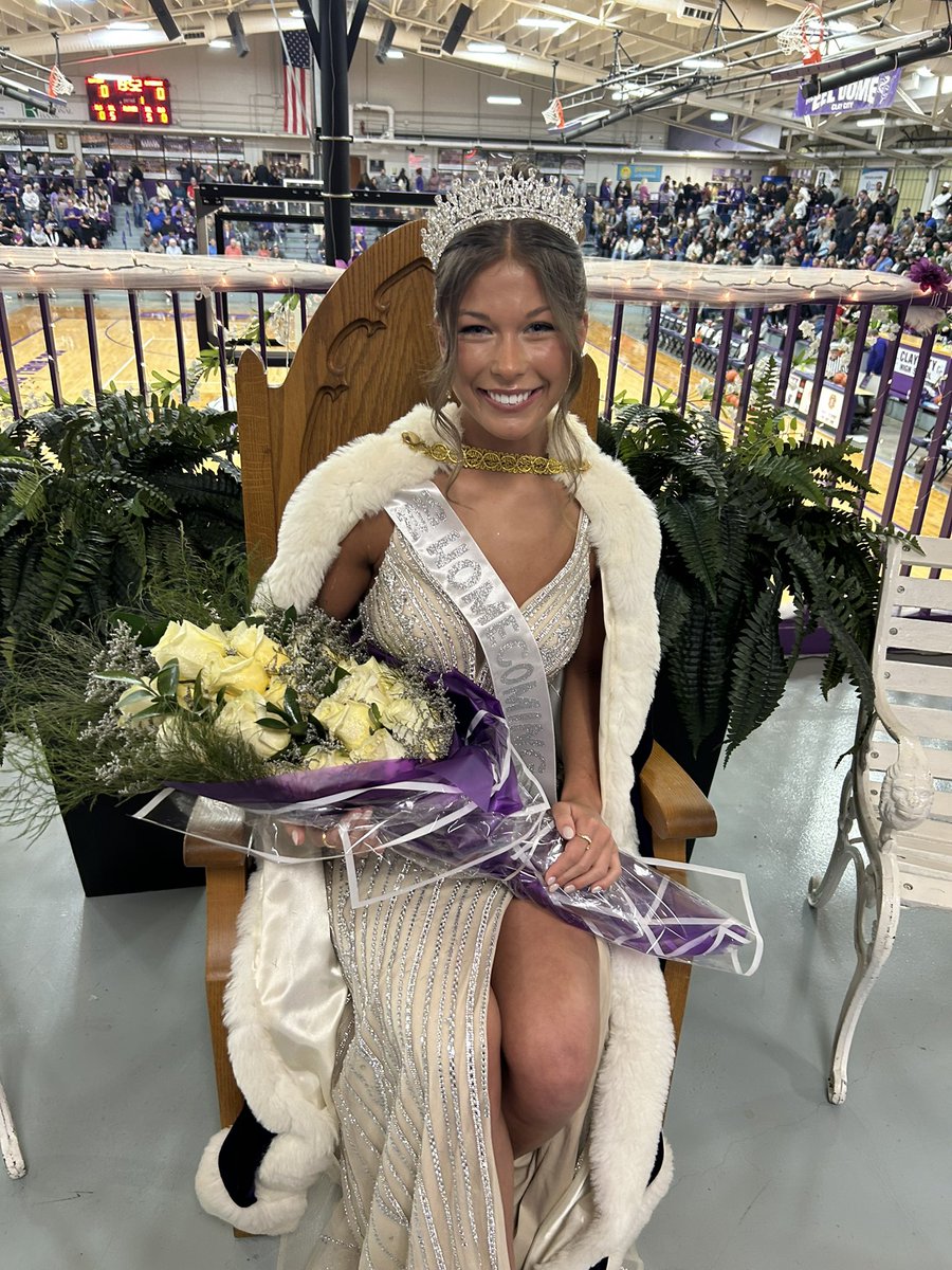 claycityeels's tweet image. Congratulations to 2025 Homecoming Queen Lizzy Sinders!