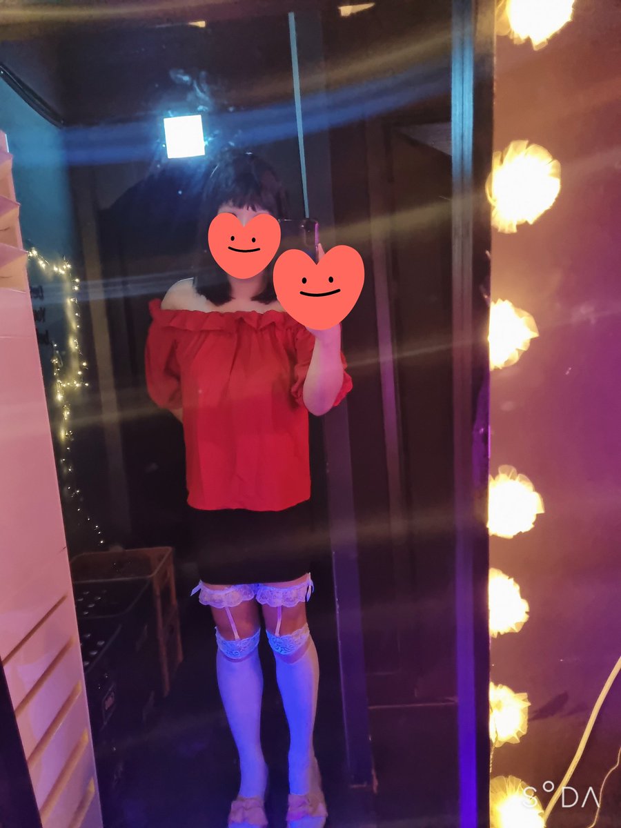 윤혜와 함께 찍는 사진 특 feat.<a href="/JennybusanCD/">준희</a>
1. 얼굴이 작게 보이게 됩니다
2. 매우 큰 키 옆이라 아담하고 귀엽게 나오십니다(어깨포함)
3. 상대적으로 이쁘게 나오게 되십니다(요청시 얼굴 밀어드림)
4. 그 외에 많은 장점이 있지만 칸이 좁아 더 적을수가..😘😘