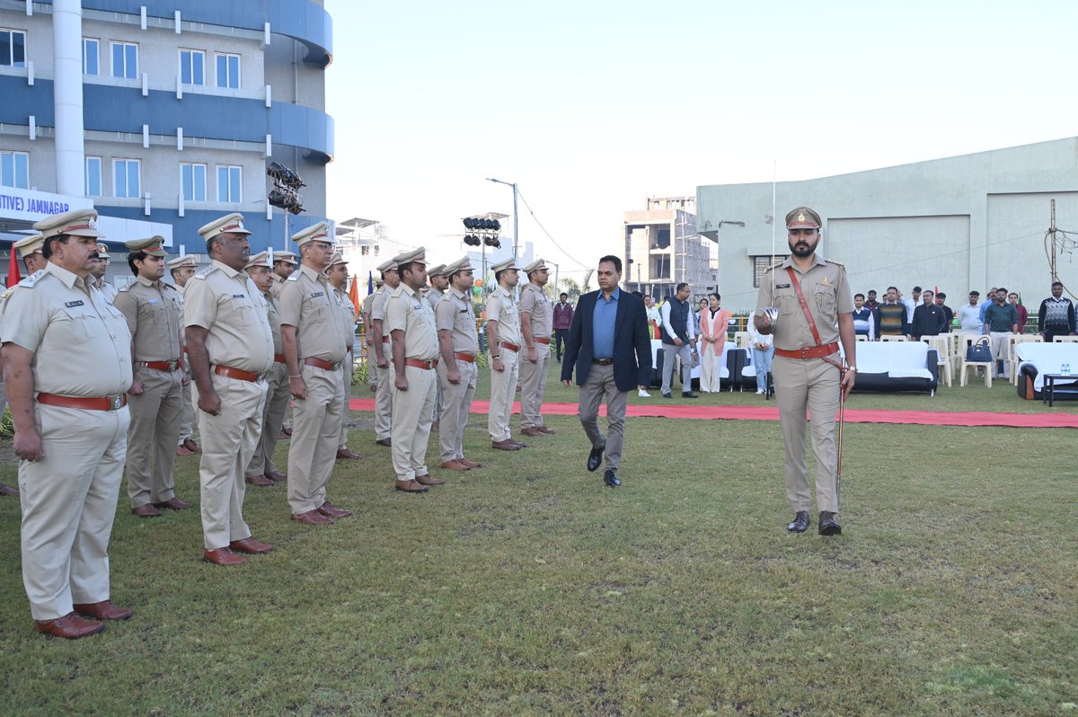 CustomsJamnagar's tweet photo. Shri Dhirendra Lal, Commissioner unfurled the flag on the occasion of 76th Republic Day, marking the triumph of the values of justice &amp; equality that our Constitution upholds. Officers &amp; staff participated with the great spirit.

@cbic_india @cusgujzone @FinMinIndia @PMOIndia https://t.co/y64mKdMvuY