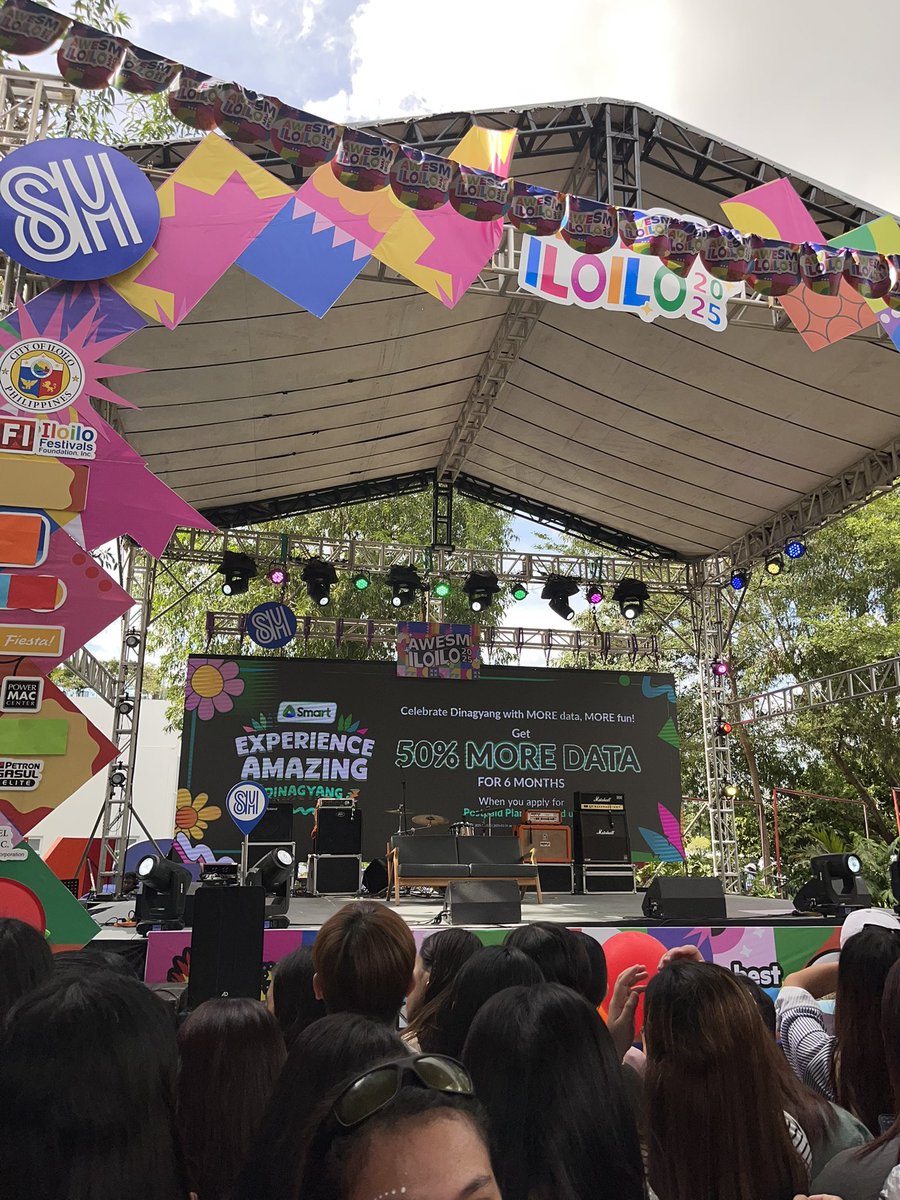 HORI7ONILOILO's tweet photo. DAGYANG KAUPOD ANG GWAPITO 

#HalaBiraHORI7ON
#HORI7ON #호라이즌
@HORI7ONofficial
@smcityiloilo https://t.co/8fG25P4Q4Y