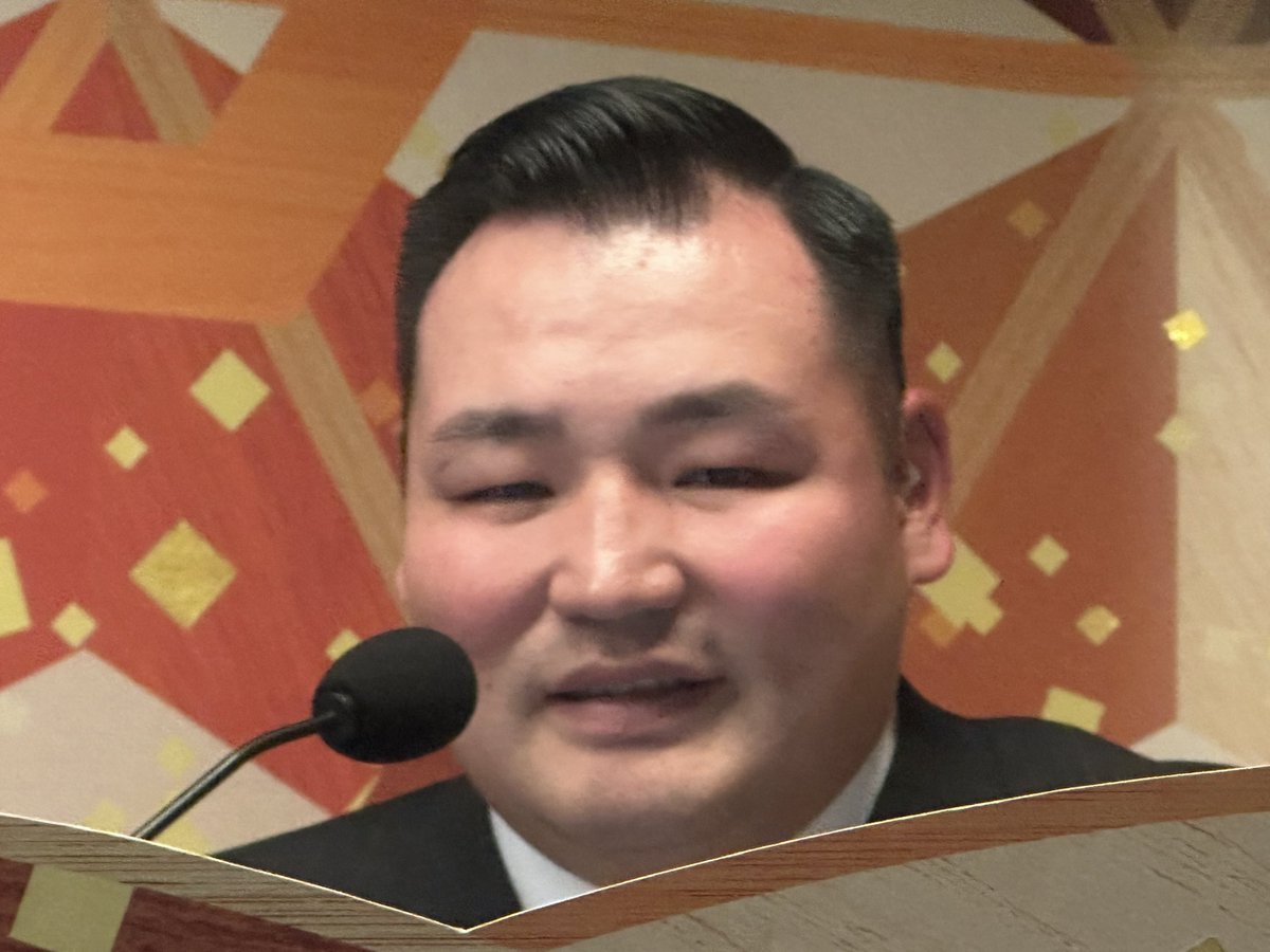 OneLoveLulit's tweet photo. #初場所2025千秋楽
幕内解説☆鶴竜親方😁
(ご自由に保存してください) https://t.co/LfDkVlmLsC