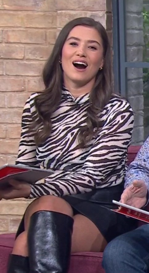 Should We Start A Siomha Group Chat/Fanclub/W@nk Club? 🍆💦 #SiomhaNiRuairc #WOW