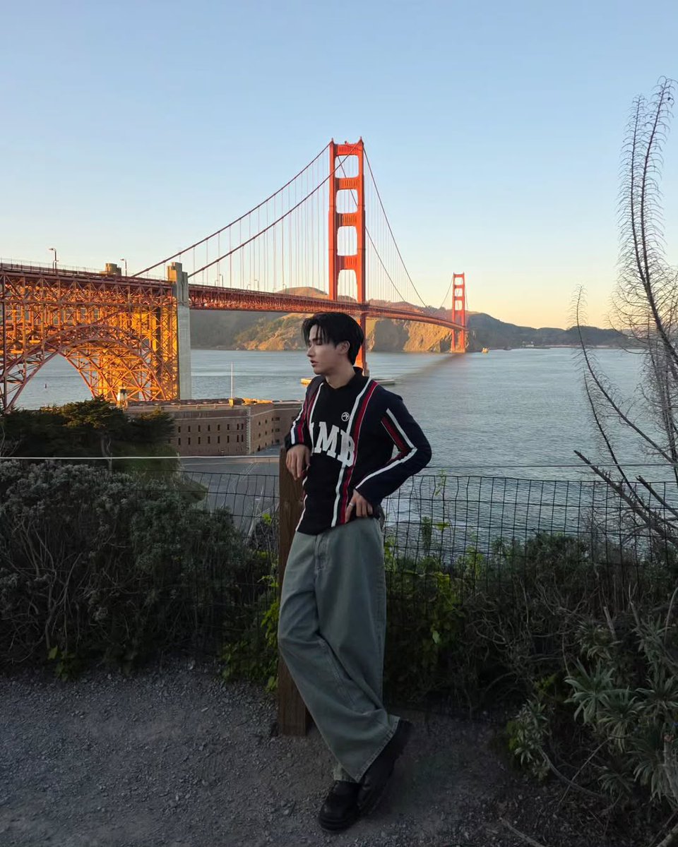taytawanfc's tweet photo. ☀️IG : #Tawan_V [Update] 
➖ 26.01.2025

โกลเด้น 
ที่เป็นสะพาน
#GalaxyS25Ultra 
#GalaxyxTayTawan https://t.co/9keiAjNgi3