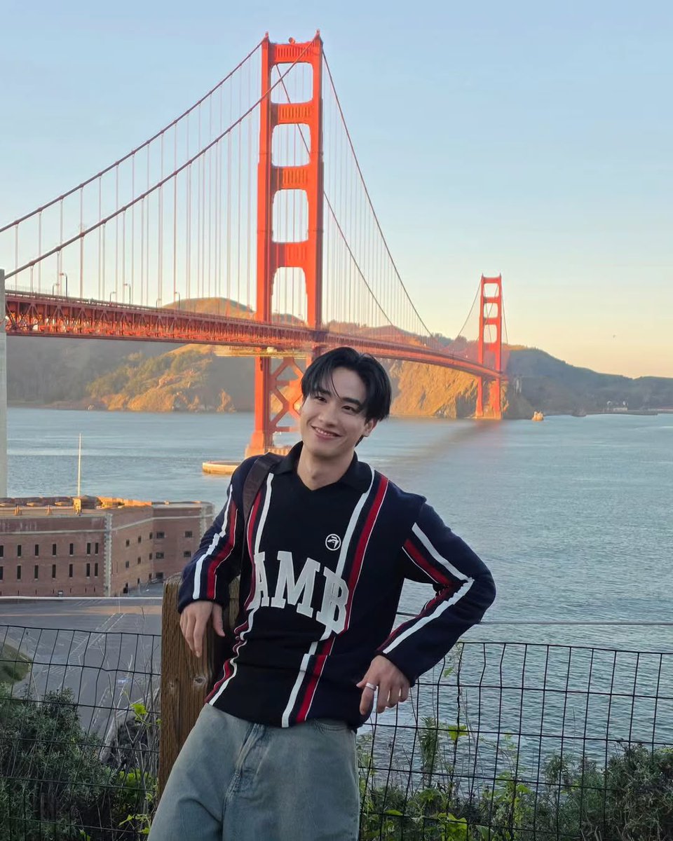 taytawanfc's tweet photo. ☀️IG : #Tawan_V [Update] 
➖ 26.01.2025

โกลเด้น 
ที่เป็นสะพาน
#GalaxyS25Ultra 
#GalaxyxTayTawan https://t.co/9keiAjNgi3