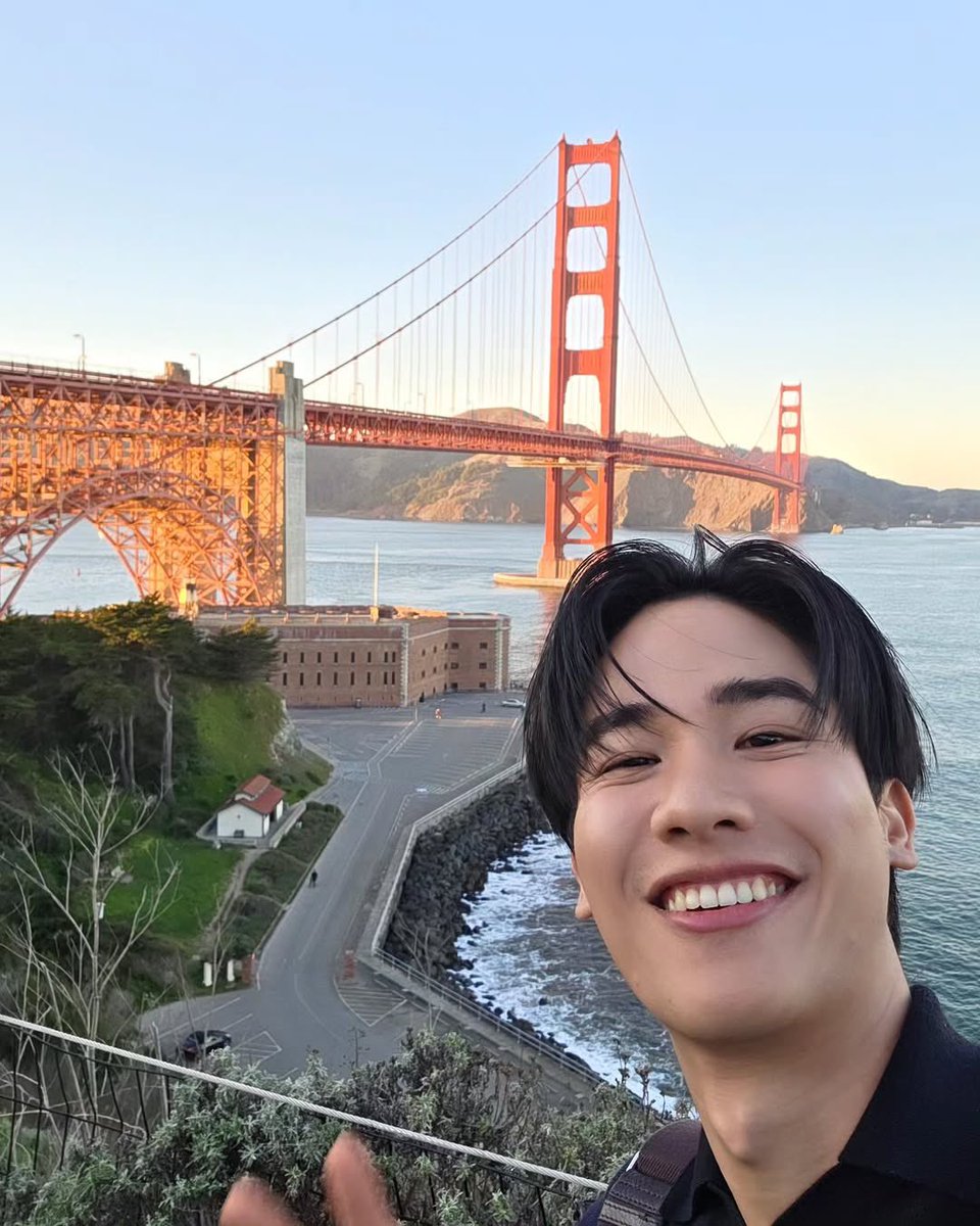taytawanfc's tweet photo. ☀️IG : #Tawan_V [Update] 
➖ 26.01.2025

โกลเด้น 
ที่เป็นสะพาน
#GalaxyS25Ultra 
#GalaxyxTayTawan https://t.co/9keiAjNgi3