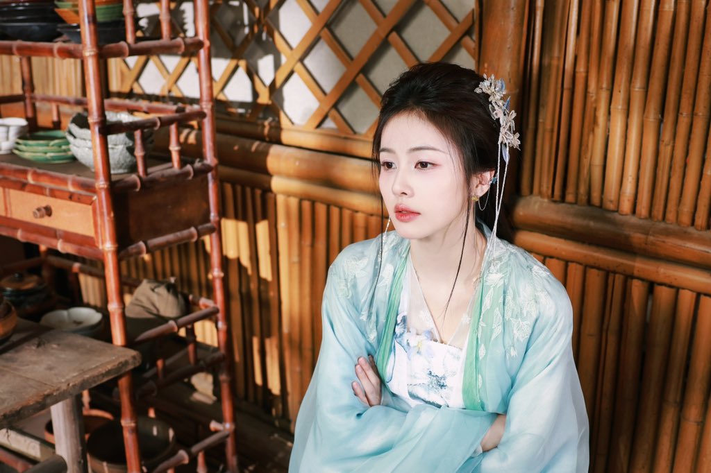 dramapotatoe's tweet photo. #BaiLu’s team shares old pics for #MoonlightMystique 

More - https://t.co/mdjPm84yRY https://t.co/qNGa7PzE8w