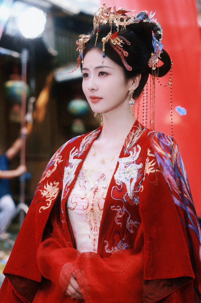 dramapotatoe's tweet photo. #BaiLu’s team shares old pics for #MoonlightMystique 

More - https://t.co/mdjPm84yRY https://t.co/qNGa7PzE8w