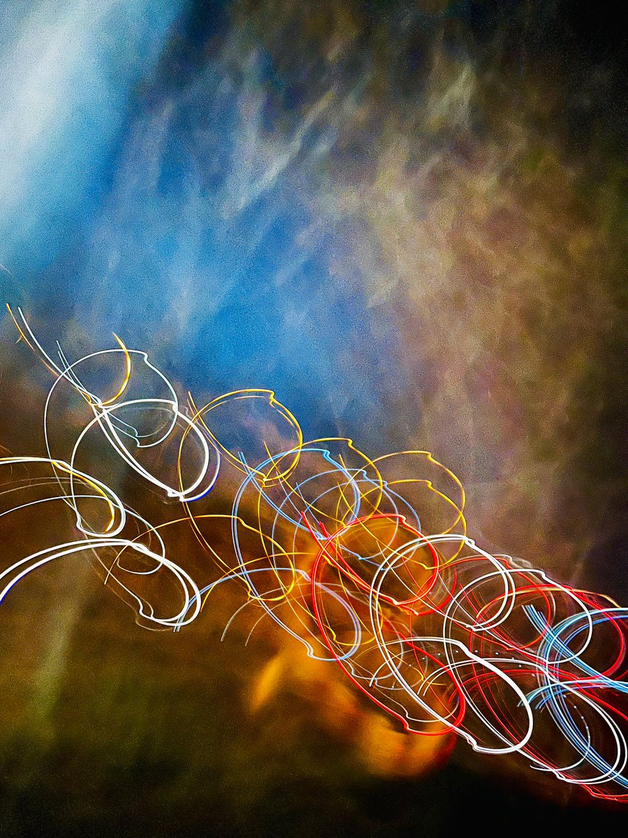 The beauty of imperfection lies in the quiet space between what we see and what we feel.
#ShotOniPhone #StreetPhotography #AbstractArt #Night #Lights #Nature
#PhotoPainting #Darkness #Shadows