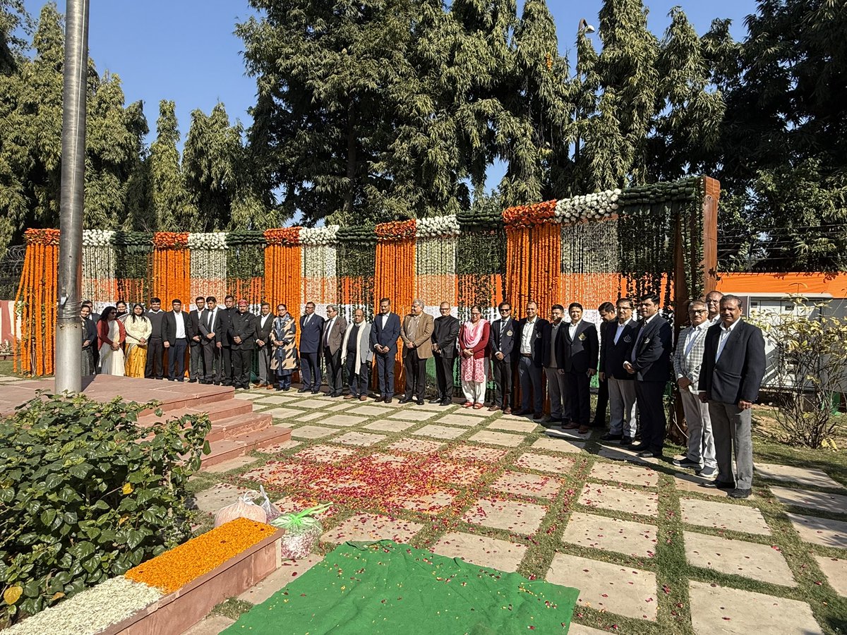On the occasion of the 76th #RepublicDay, Shri Samanjasa Das, IRS, Pr. Chief Commissioner, Delhi Customs unfurled the National Flag at New Customs House. Shri SV Singh, IRS, Chief Commissioner <a href="/cusprevdel/">Delhi Customs (Prev) Zone</a> addressed the gathering.
#RepublicDay2025 <a href="/cbic_india/">CBIC</a>