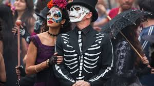 merlinpapin3's tweet photo. .@FredOL69007 Ce soir sur @France2 le film #007Spectre de Sam Mendes (2015) avec Daniel Craig Christoph Waltz Léa Seydoux Naomie Harrus Ben Whishaw Ralph Fiennes Andrew Scott Monica Bellucci Dave Bautista

Pendant la fête des Morts à Mexico, James Bond tente de mettre la main sur Sciarra, que M, avant de mourir, lui avait dit de surveiller. Le nouveau M va ainsi mettre 007 à pied après qu'il l'ai tué car il voit d'un mauvais oeil l'arrivée de C, qui veut mettre fin au programme 00. L'agent Bond se rend aux obsèques de Sciarra malgré les ordres contraires de sa hiérarchie. Il rencontre Lucia, sa veuve, qui lui donne des informations sur une réunion secrète du Spectre, une organisation criminelle tentaculaire. Tandis que son chef le repère à Rome, 007 fuit, et retrouve la trace du Chiffre en lui promettant de protéger Madeleine Swann, sa fille. Bond la retrouve dans une clinique en Autriche...