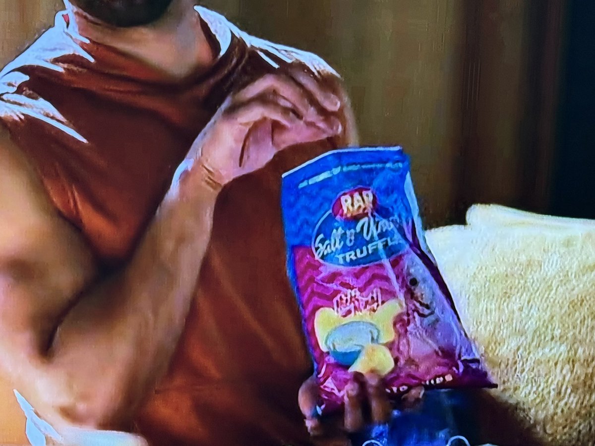 RossDotFloss's tweet photo. So I’m watching #HarlemOnPrime  &amp; I spy the Queen @NICKIMINAJ chips @RapSnacksNow https://t.co/GblhyYcZLC