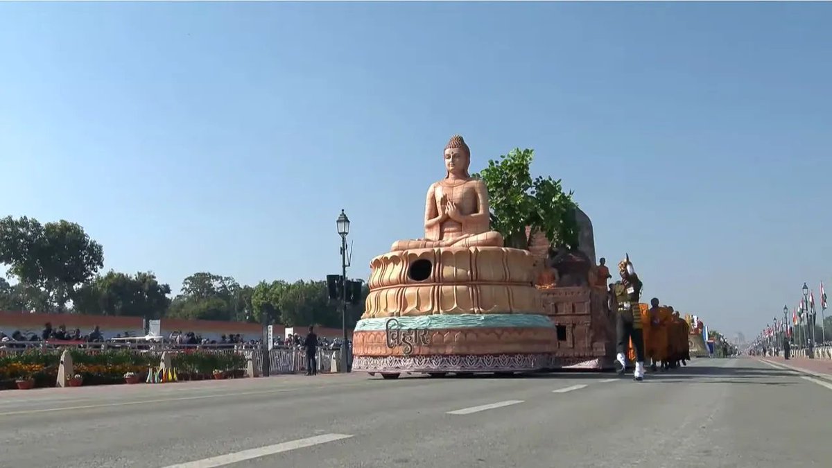 thenewsdrum's tweet photo. Bihar tableau at Republic Day parade showcases Nalanda, Buddhist heritage https://t.co/MAQtLpWHpC
#RepublicDay #Bihar #Tableau #BiharTableau #KartvyaPath #RepublicDayParade2025 #Nalanda https://t.co/UN7iU0dJmy