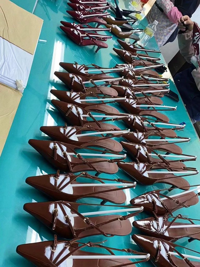 Shoe Factory Daily｜Bulk Quality Inspection
Production has started. Three colors available, not for retail. MOQ 50pairs.
