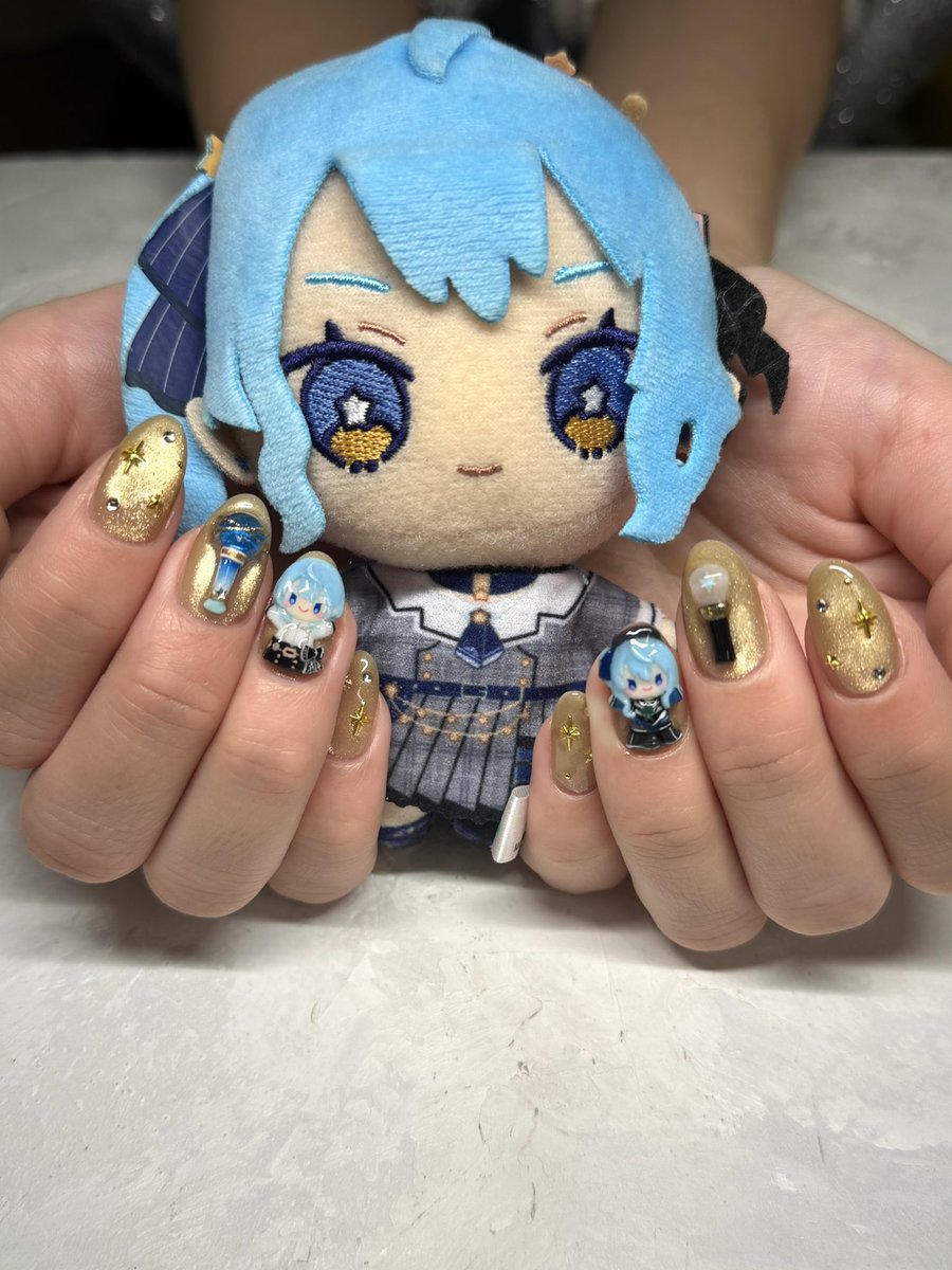 haruna_ruruv's tweet photo. 武道館ネイル💅☄️
今更全部手書きだと知って衝撃だった🥹✨
パペットはまだ出てない衣装のだから特注した✨
ペンラはネイリストさんが暗闇で光るようにしてくれた🥹
繊細な所までとことんこだわってくれて天才すぎるネイリストさん🥹✨
当日が楽しみです🎀
#星街すいせい #supernovi #痛ネイル https://t.co/1wm43Uo4hv