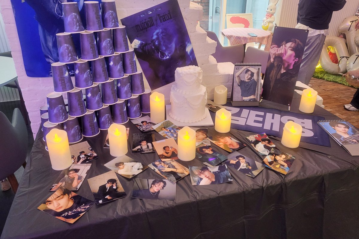 태영이 생카 part5
카페 스위피에서~
여기도 액자가 예뻤어요~~~

럭드로 보조배터리~~감사합니다
일행들 럭드 엄청나게 질렀던
강원랜드보다 무서운 럭드랜드♡♡♡
#CRAVITY #태영 #multipliciTY_of_That_boY