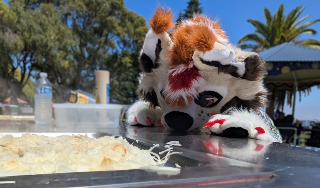 I sniff da onions 
Suit by <a href="/ChasingTailsWS/">CTW! ✂️🪡 @ Comms Closed!!!</a>
Photo by <a href="/LiquoriceDerg/">LiquoriceDerg</a>