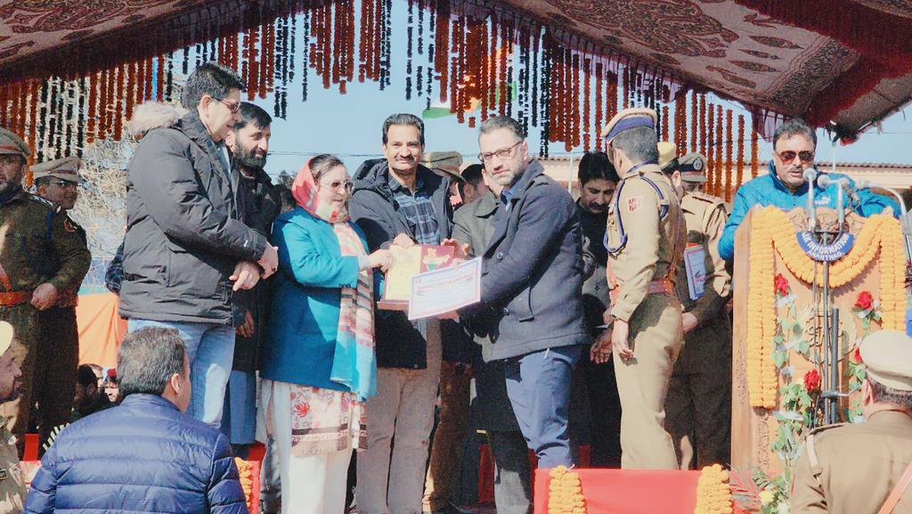 ACD  Anantnag <a href="/fahimbihaqi/">Syed Fahim Bihaqi</a>  Received award From Sakeena Masood Minister of Health &amp; Education.<a href="/sakinaitoo/">Sakina Itoo</a>