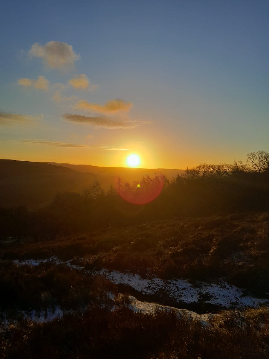 NikkiSatchwell's tweet photo. A fabulous 11 mile hike yesterday to #winhill, across the roman road and then up to crook hill. A beautiful day, very clear and we got to see the sunrise. The boy did good 😊 @SouthwellClass @LeasStAndrews @LeasinghamScout https://t.co/gCWlUYiG4A