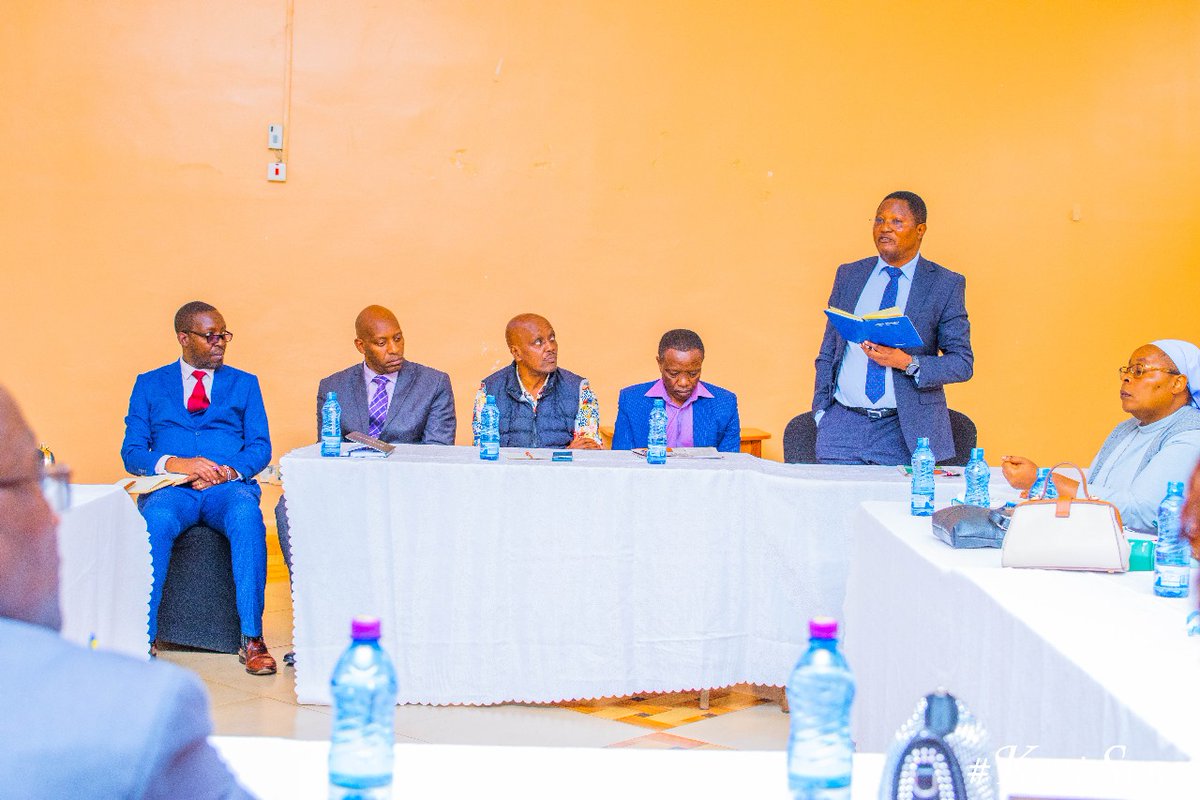 MachuaWaithaka's tweet photo. I had a breakfast meeting with all secondary schools principals (both boarding and day schools) in Kiambu Constituency where we discussed infrastructural development, bursary and also we discussed #Masomo Sure Na #Machua program. #deliveringthepromise #fundiwamaendeleo https://t.co/6a7Z3BW1Vi