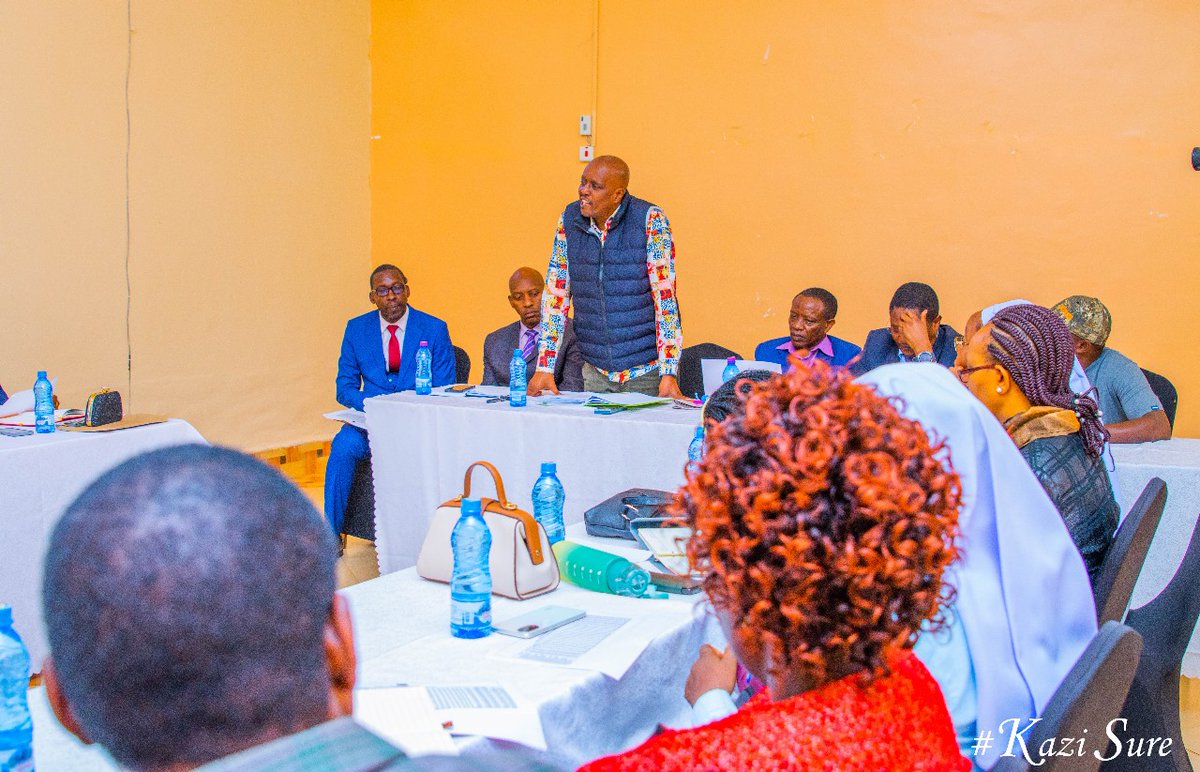 MachuaWaithaka's tweet photo. I had a breakfast meeting with all secondary schools principals (both boarding and day schools) in Kiambu Constituency where we discussed infrastructural development, bursary and also we discussed #Masomo Sure Na #Machua program. #deliveringthepromise #fundiwamaendeleo https://t.co/6a7Z3BW1Vi