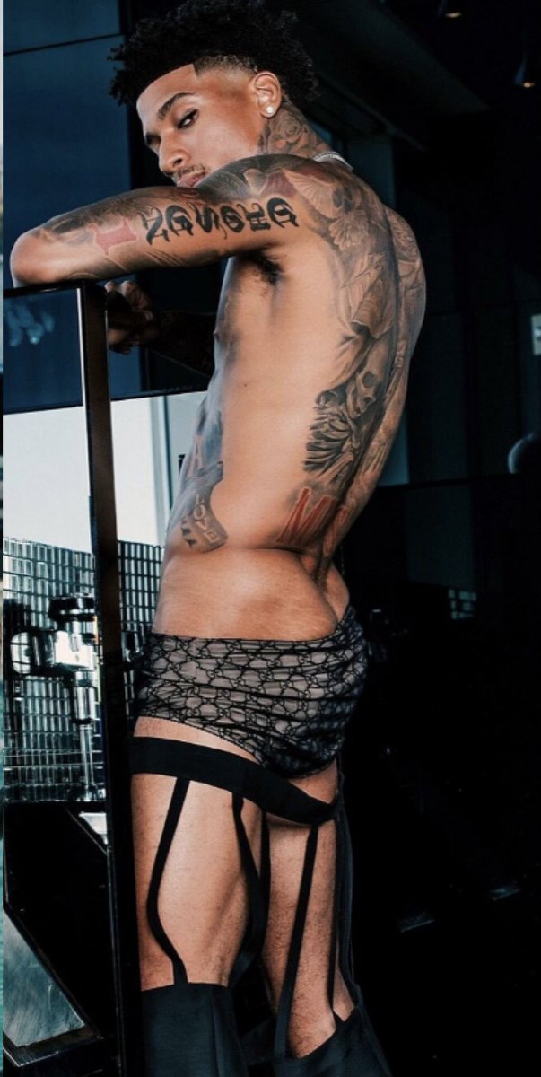 Dada looks sexyy😍😍😍😍 🍑😳 

#nlechoppa