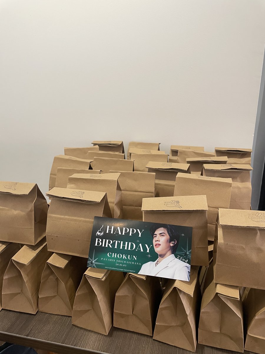 AllforCHOKUNth's tweet photo. SLOGAN Project and Giveaways
by AllforCHOKUNth
200 ea

📍 26.01.68 
📍The Great Chinese New Year @ Central Chidlom 
📍Time: 15.30 เป็นต้นไป

อย่าลืมมารับกันเยอะ ๆ นะคะ
มีสโลแกนและขนมเล็ก ๆ น้อย ๆ ไปแจกค่าาา

#22ndSceneofChokun
#PROXIEChokun
#GrowingWith22CHOKUN https://t.co/G8Pb6Y64QT