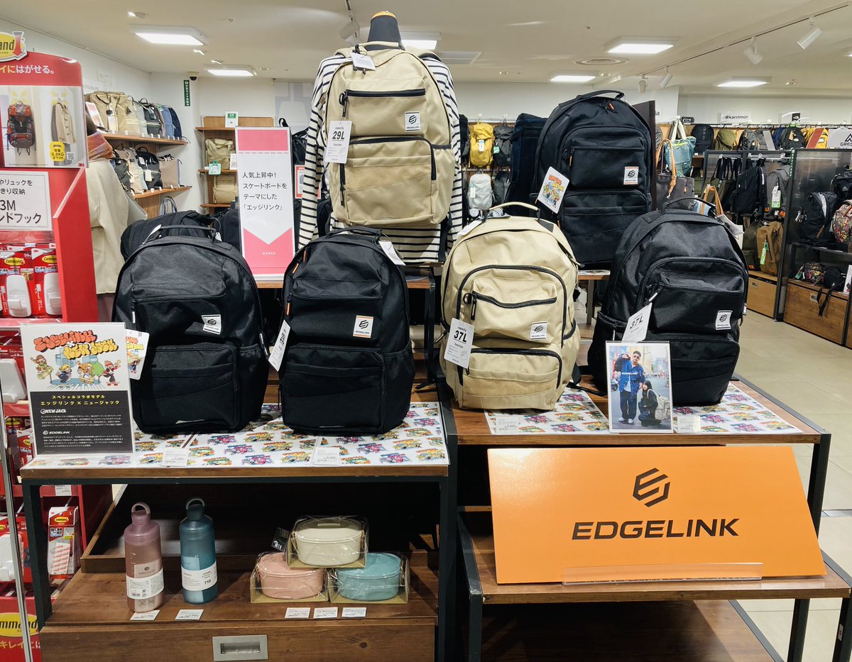 yokohama_hands's tweet image. エッジリング✖️ニュージャック
スペシャルコラボモデルのリュック🎒が入荷しました✨✨　
⭐️ポケットの刺繍がかわいい😍
⭐️PCスリーブ.オーガナイザーポケット.リフレクター.撥水加工💦と機能も充実
🎁今ならノベルティのキーホルダープレゼント中！
#横浜モアーズ
#EDGELINK #ニュージャック
