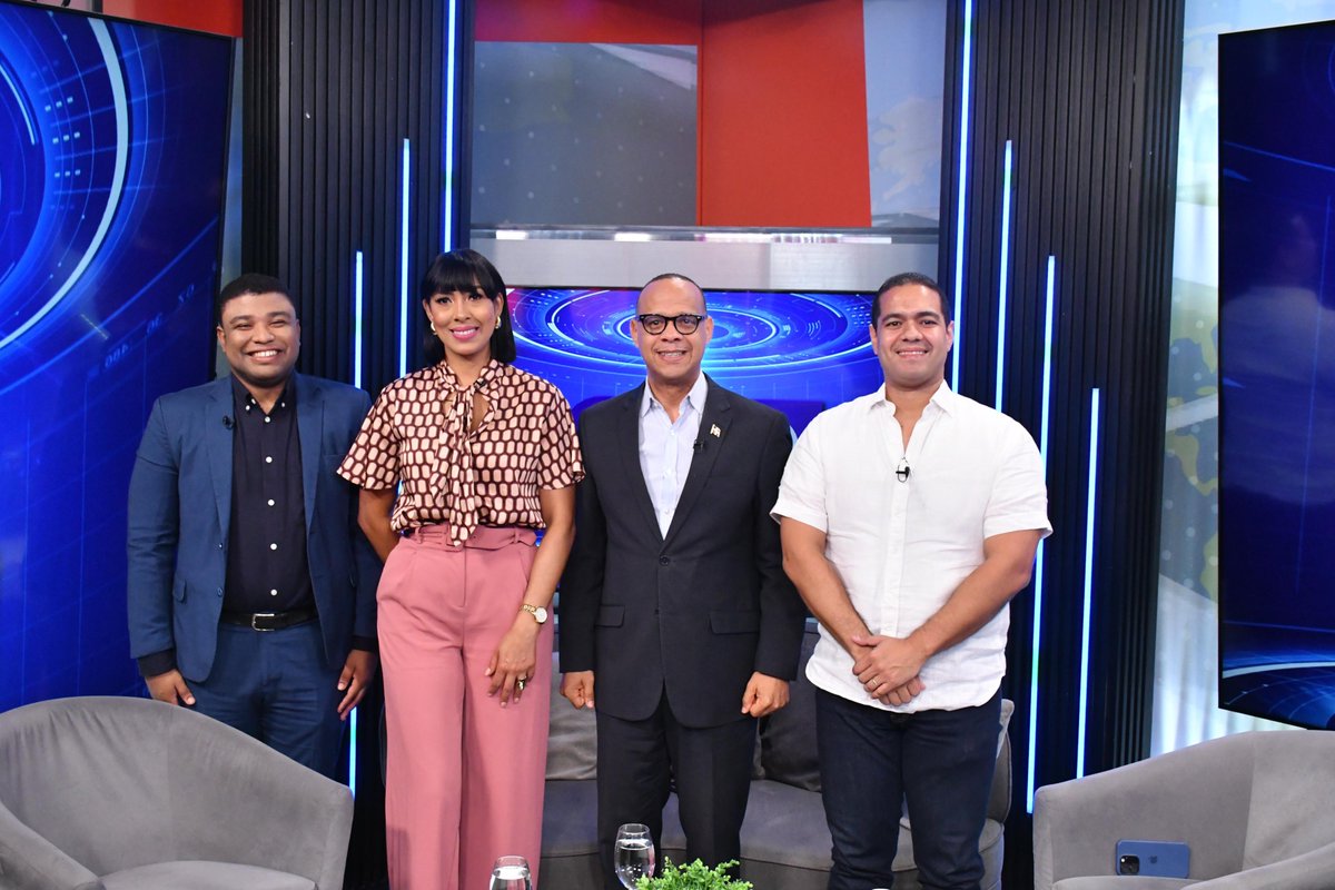 contacto_360's tweet photo. Hoy estuvo con nosotros el periodista @alfredodelacruz 

@jenkinorozco 
@LorenaHerasme 
@EdwardHidalgo 

Este y más contenidos en nuestro canal de YouTube Contacto 360

#Contacto360RD #ProgramaTV #RepublicaDominicana #televisióndominicana https://t.co/0enb4P5AA5