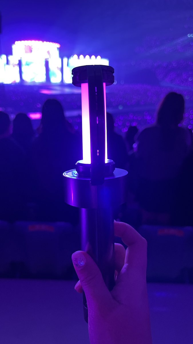 ???? 너무 쎄게 흔들었어 이렇게 되는거야? ㅋㅋㅋㅋㅋㅋㅋㅋㅋㅋㅋㅋㅋㅋㅋㅋㅋㅋㅋㅋㅋㅋㅋㅋㅋ

내 구엔진봉…. 이제 안녕이야? 

마니페스토부터 함께 했는데….