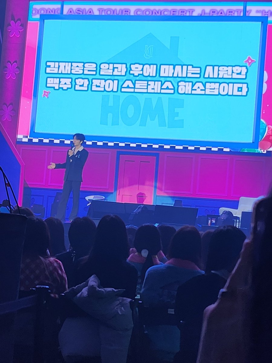 During OX Quiz, second question was "Jaejoong drinks ONE glass of beer after work to relieve stress. True or False?"
O: *dead silent*
X: 🙅‍♀️🙅‍♀️🙅‍♀️🙅‍♀️🙅‍♀️
WE KNOW WHAT YOU ARE, JAE 😆