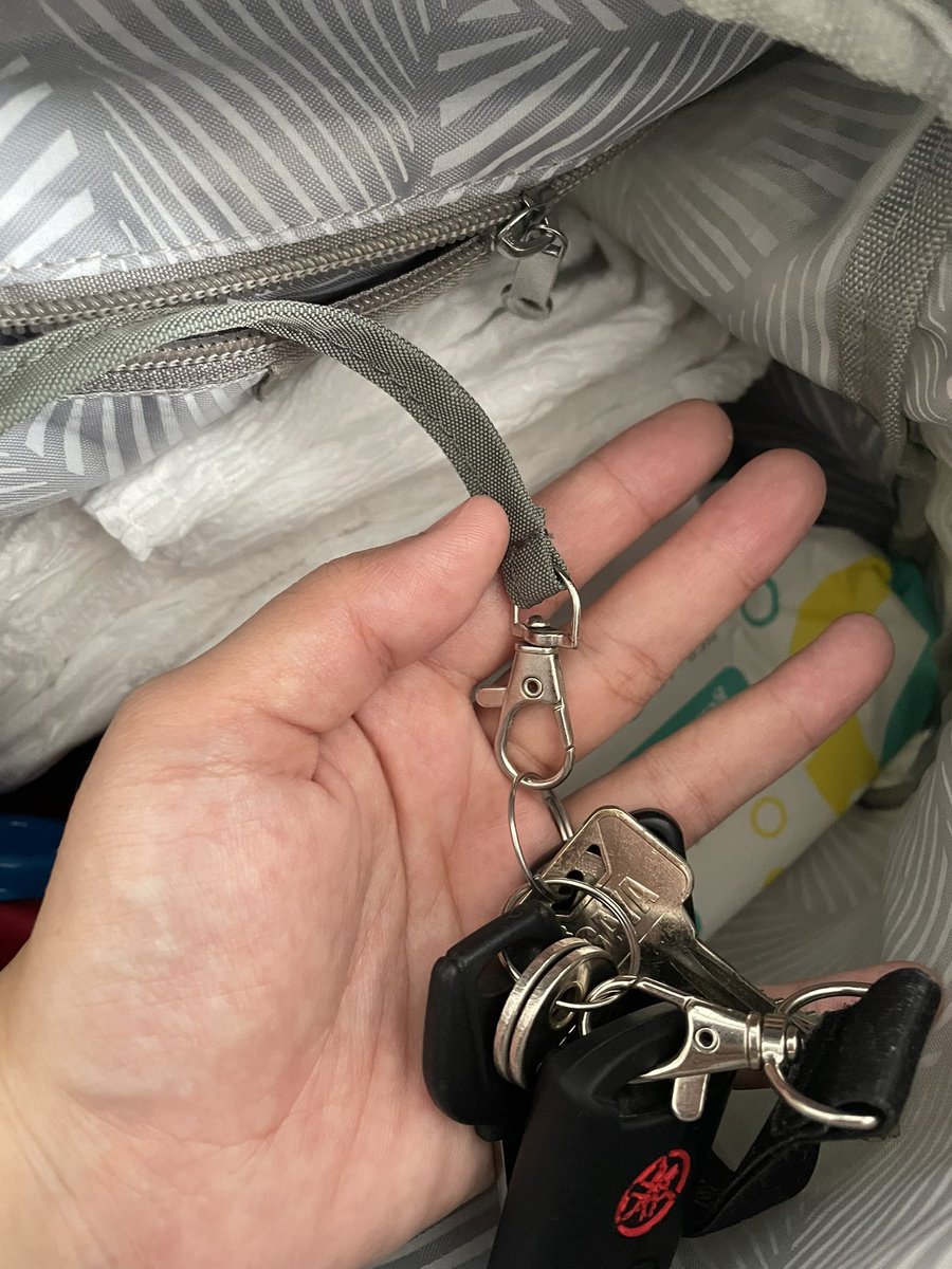 ezzaazaidi's tweet photo. Momi yang ada anak 8mth keatas, i recomm pakai backpack. Much smaller but really convinient than diaper bag. Kalis air, ringan dan banyak zip pastu ada tempat hangging jugak. Banyak benda boleh sumbat. Trust me mom, bag ni sangat memudahkan momies! ✨

https://t.co/G1PmLmE4Sd https://t.co/If9qXkyayc