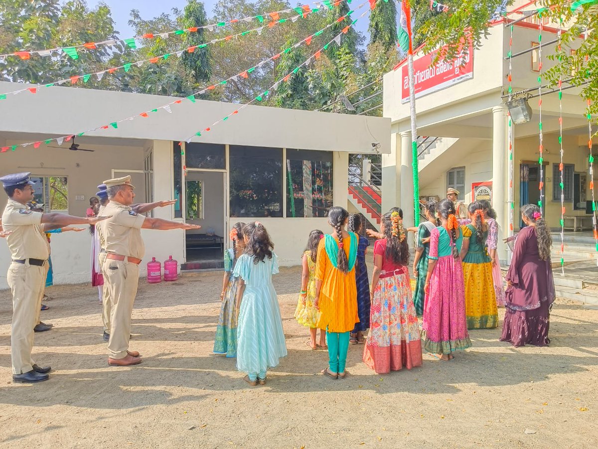 BapatlaPolice's tweet photo. "Bapatla Police Celebrate 76th Republic Day with District-Wide Flag Hoisting Ceremonies"
#76thRepublicDay #Celebrations #RepublicDay2025 #FlagHoisting #CommunityCelebration #NationalPride #Patriotism #PublicEngagement #UnityAndPride #IndiaCelebrates #PoliceInitiatives https://t.co/XACOKAKXrB