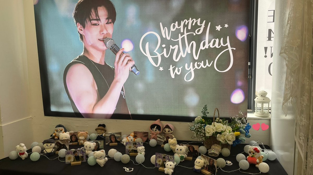 stanastro1602's tweet photo. 3rd Stop:  𝕀𝕥'𝕤 𝔹𝕚𝕟 𝔻𝕒𝕪

 📌Cafe 2734

So heartwarming seeing people come to the cafes and celebrate Binnie’s birthday.🥺 You are so, so loved our Moon.💜

#누구보다_빛나는달_빈아_생일축하해 #MOONBIN #문빈 https://t.co/358KQMcAlK