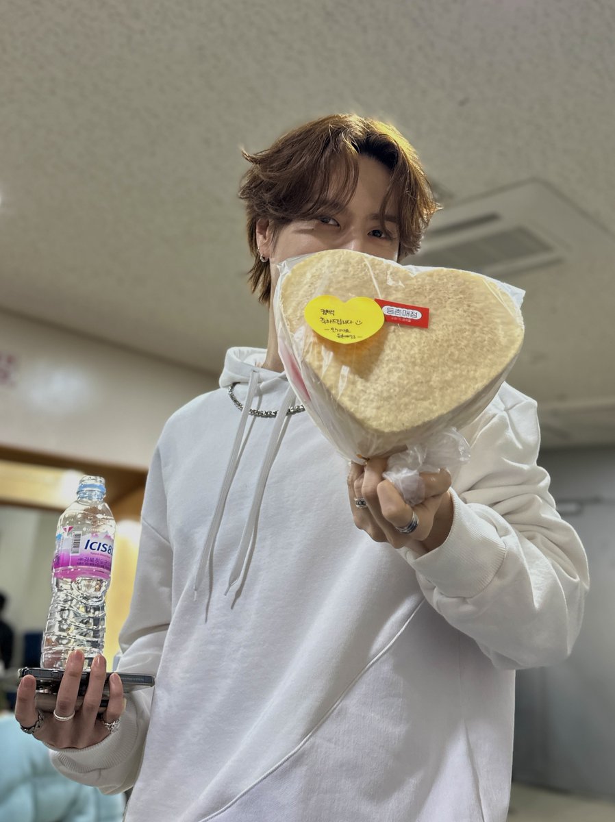 AOMGOFFICIAL's tweet photo. [유겸 (YUGYEOM)]

GOT7 'PYTHON' BTS 🐥💚

'PYTHON' 마지막 음악방송 무대까지 응원해 주신 모든 팬 여러분께 감사드립니다 ❄️🐍

@yugyeom
#유겸 #YUGYEOM
@GOT7Official 
#GOT7 #갓세븐
#PYTHON #GOT7_PYTHON
#WINTER_HEPTAGON
#AOMG https://t.co/kTCROJUUgp
