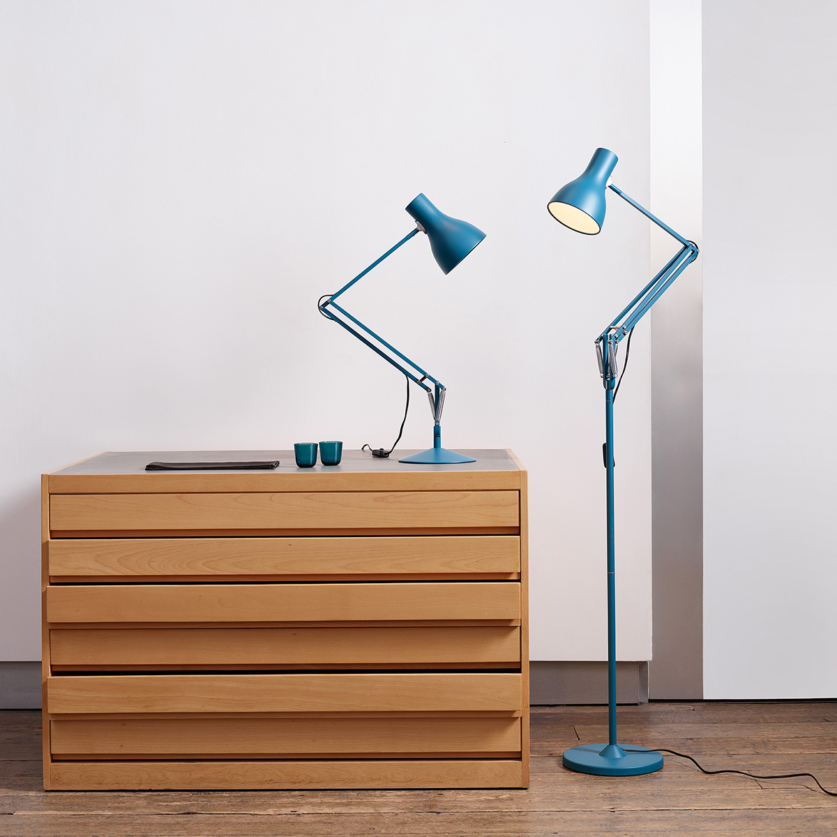 Lumitop_com's tweet image. 💡 Type 75 Margaret Howell x Anglepoise®
Un design iconique, une élégance intemporelle.
✨ Lampe de Table &amp;amp; Lampadaire pour un éclairage raffiné et vintage.
📲 À découvrir sur Lumitop.com

#Anglepoise #MargaretHowell #ÉclairageDesign #DécorationIntérieure