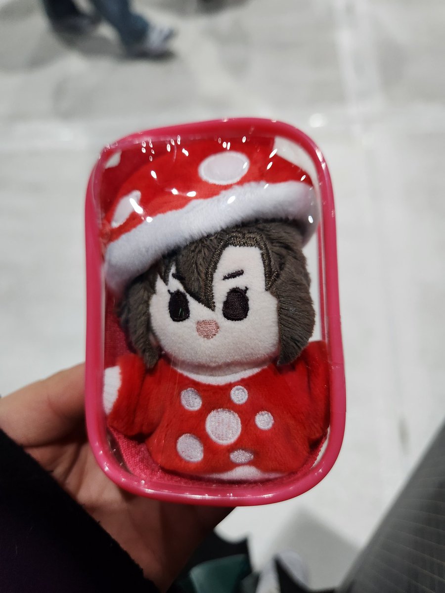 가방에 독버섯 천희도 달고 있어요