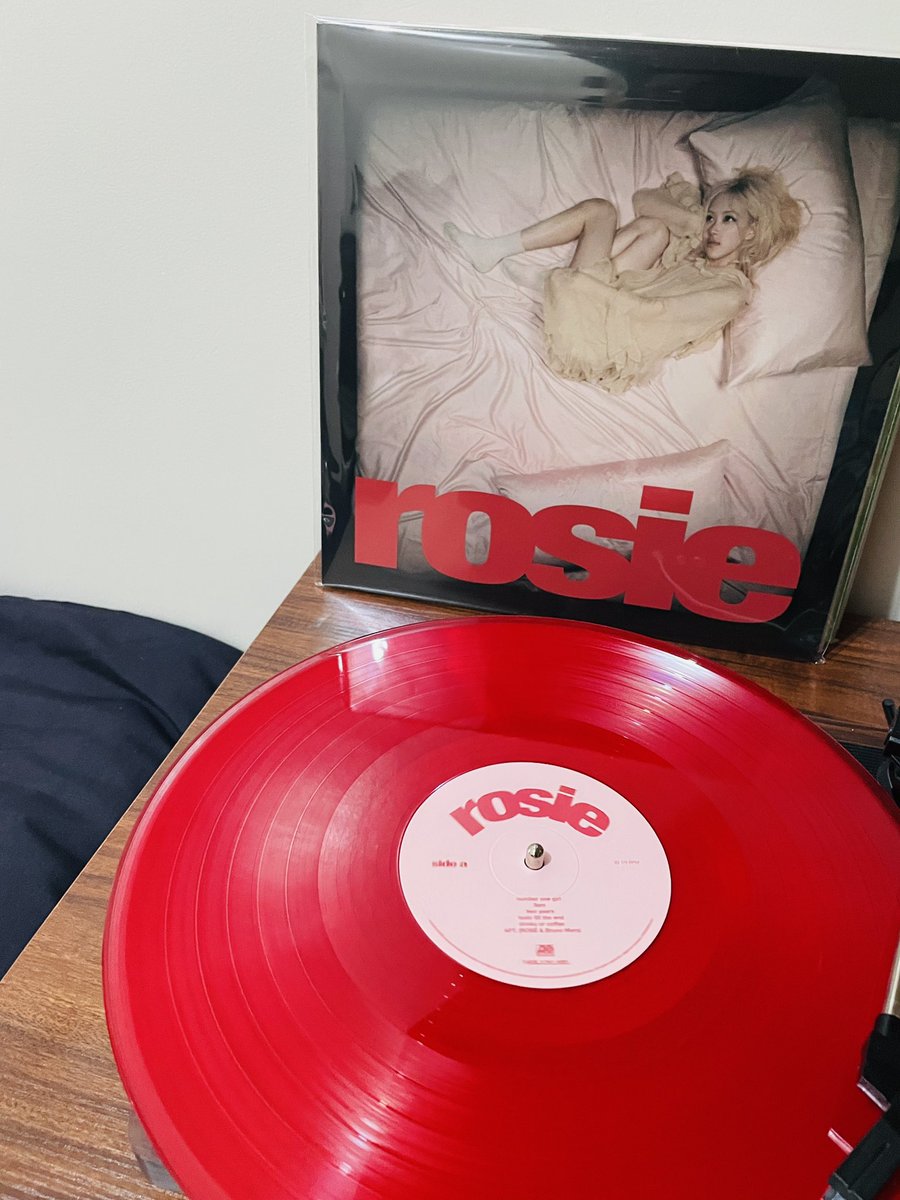 _pcyroses's tweet photo. My rosie vinyl came early, thank you @BeulpingShopPH ❤️ #BeulpingFEEDBACKS https://t.co/1JEJ6mcQoT